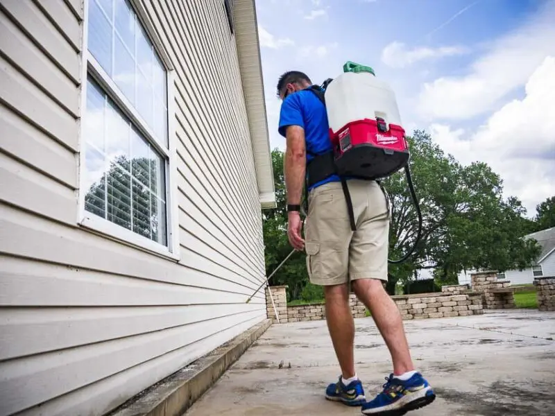 Milwaukee M18 Switch Tank Interchangeable Backpack Sprayer 2820-21WS