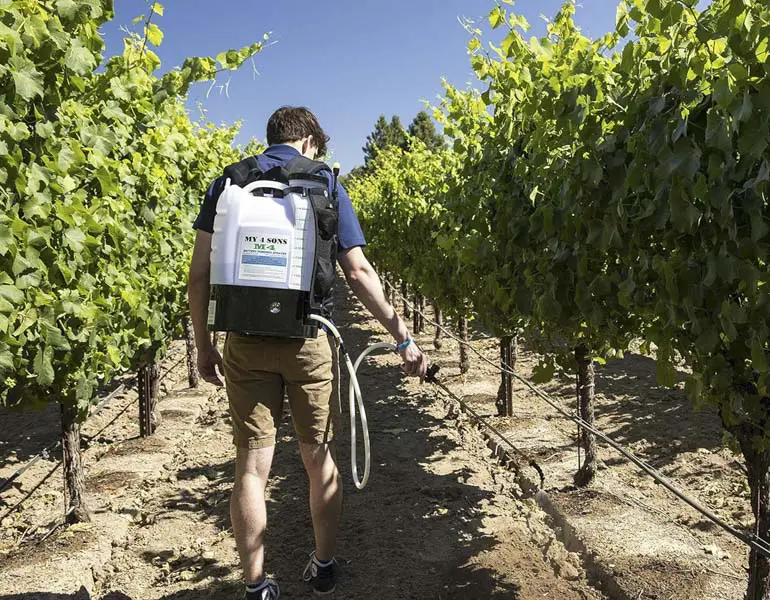 Best Commercial Backpack Sprayer
M4 MY4SONS Battery-Powered 4-Gallon