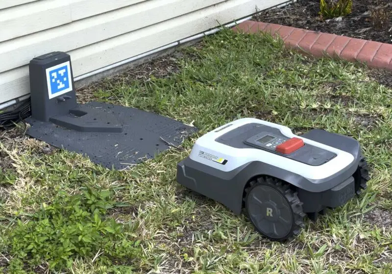 RoboUP-T1200-docking