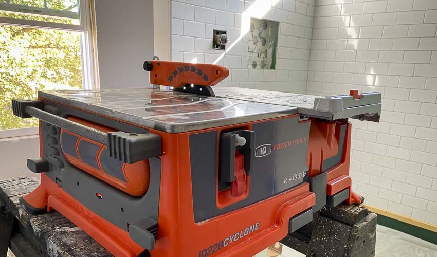 iQ Power Tools iQ228 Cyclone 7-inch dry cut tile saw
